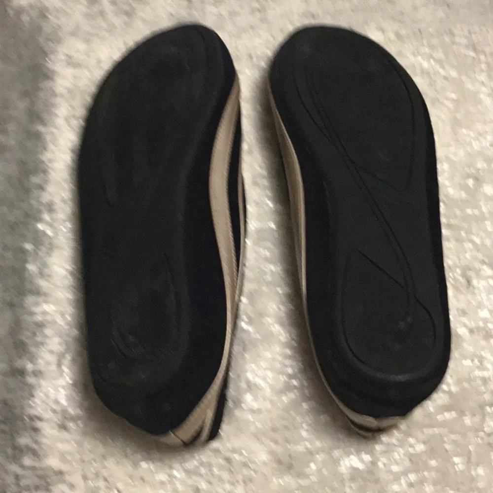 Capelli of New York Black and Gold Flats with Striped Design - Picture 4 of 4